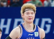 关于曝王哲林三年顶薪续约上海上赛季场均14.8分8篮板的信息