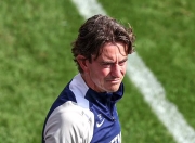 包含热刺主帅托马斯·弗兰克：手术成功，但病人死了的词条