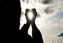 参赛运动员及其球童在比赛中串通修改成绩，中国高尔夫球协会：雷悦文等8名违规人员被禁赛